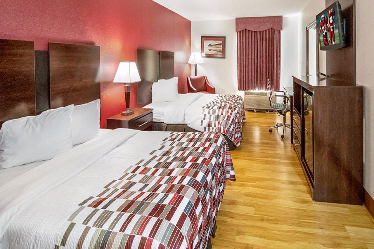 Clarion Pointe Hotel Archdale ภายนอก รูปภาพ