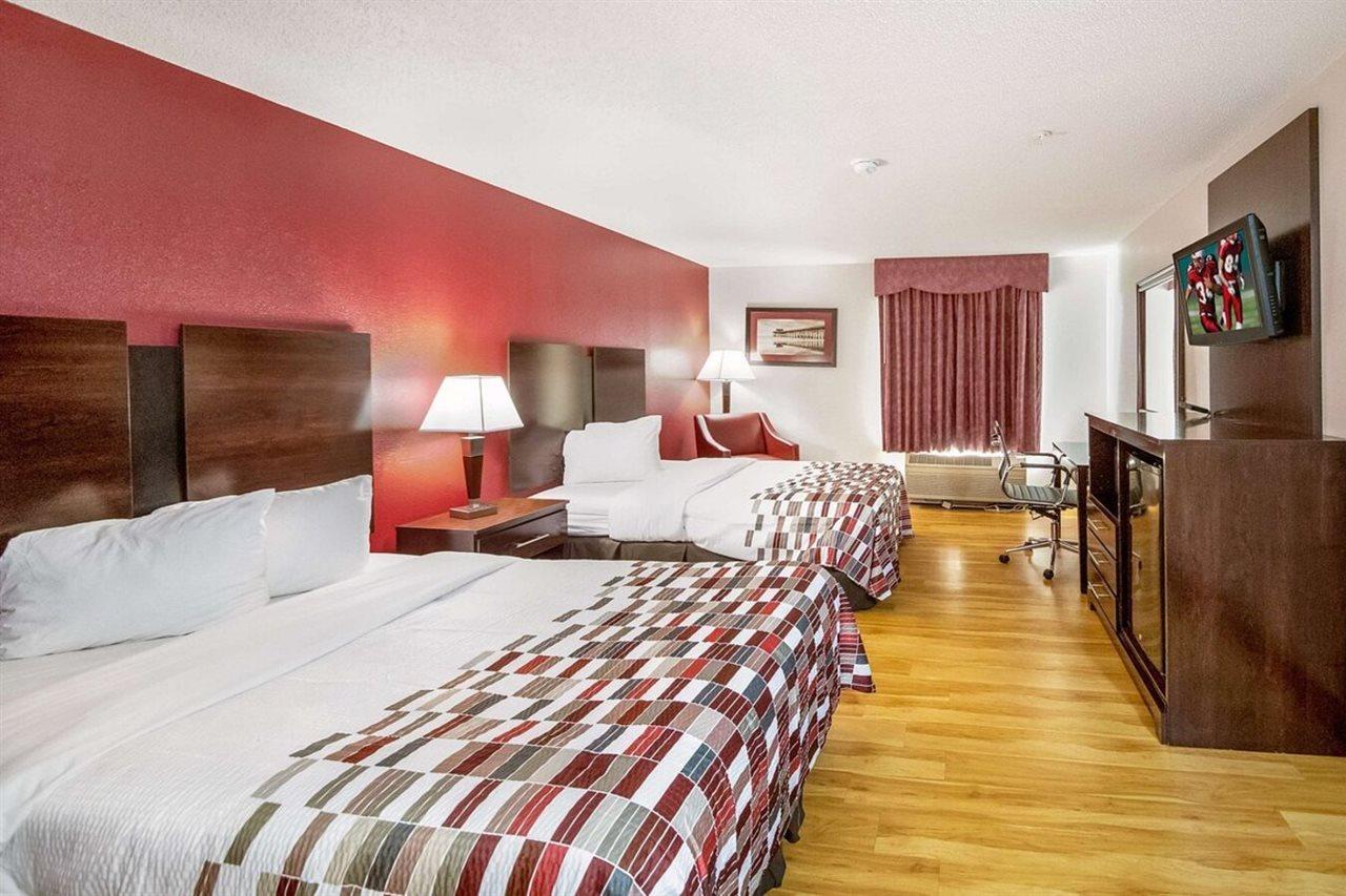 Clarion Pointe Hotel Archdale ภายนอก รูปภาพ