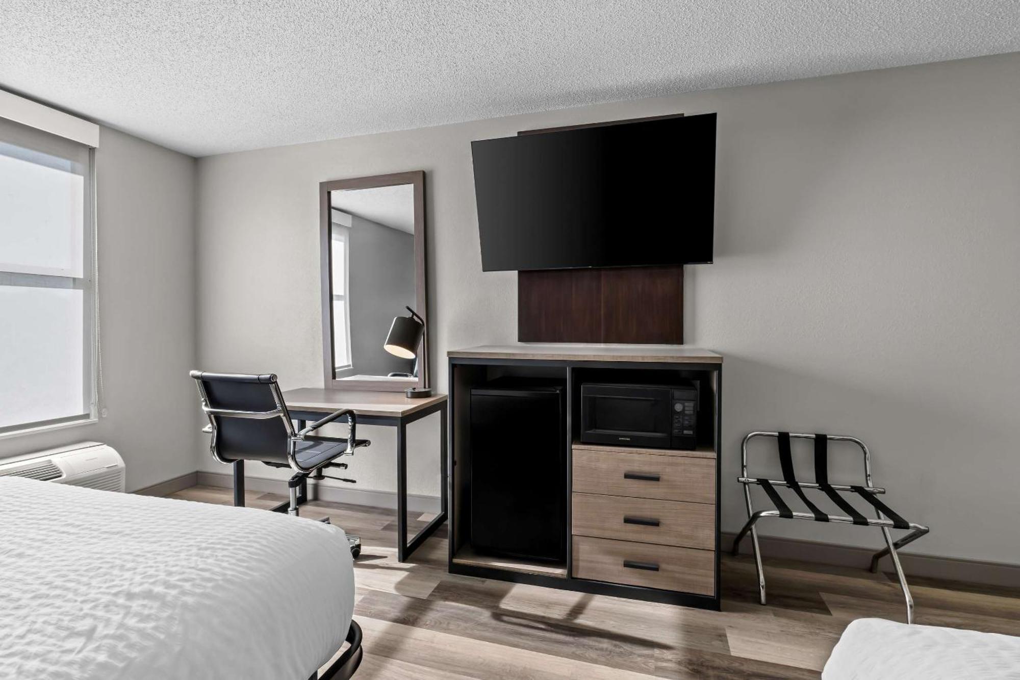 Clarion Pointe Hotel Archdale ภายนอก รูปภาพ
