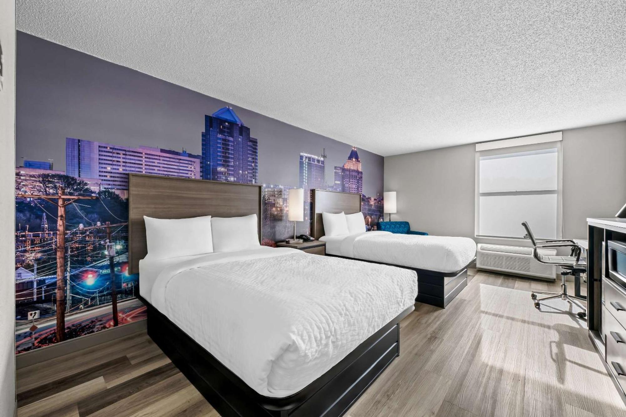 Clarion Pointe Hotel Archdale ภายนอก รูปภาพ