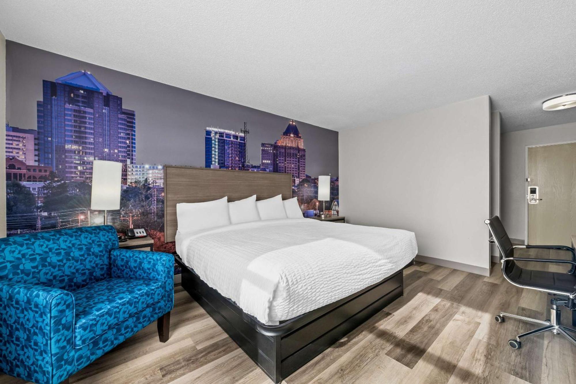 Clarion Pointe Hotel Archdale ภายนอก รูปภาพ