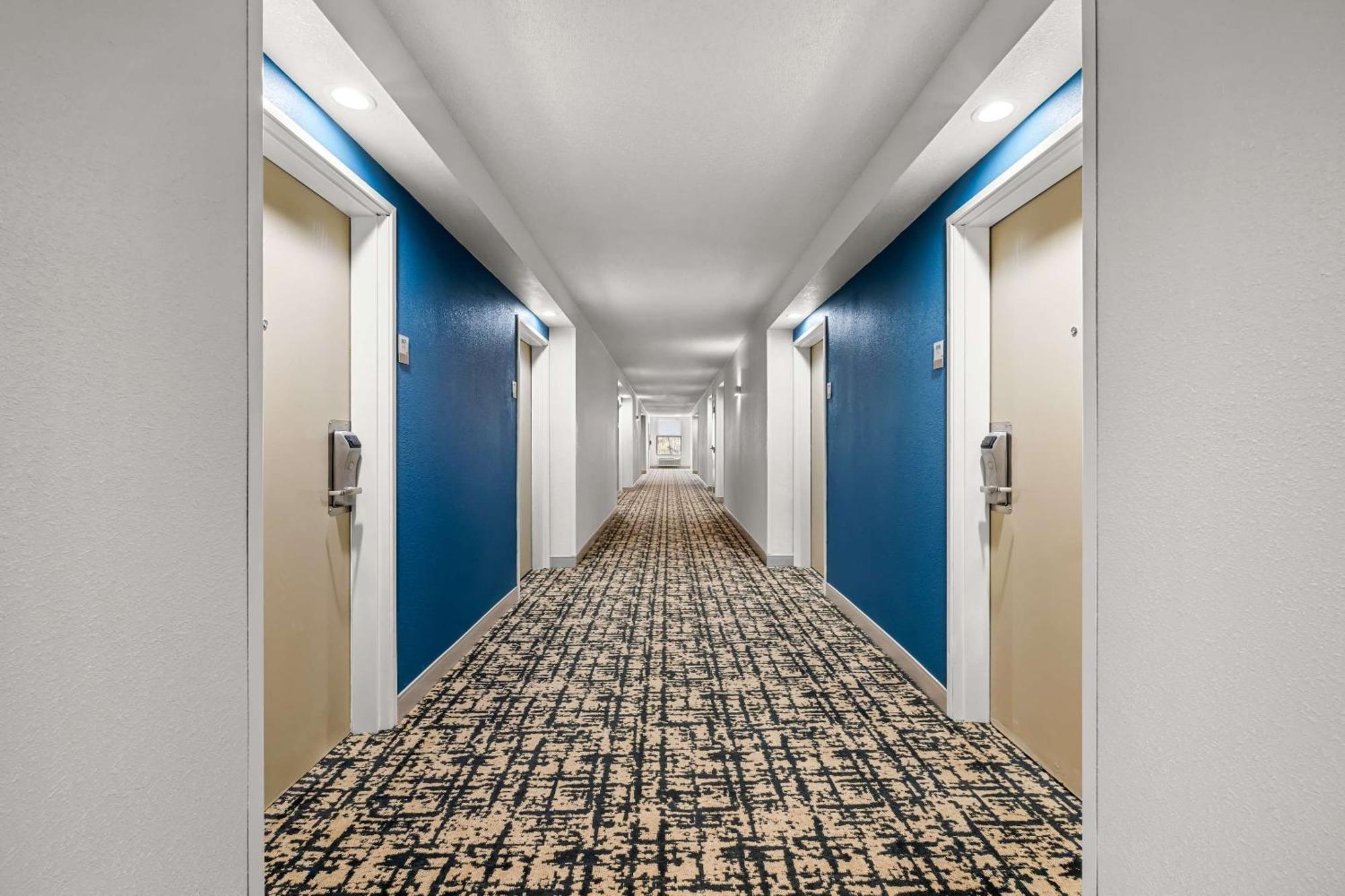 Clarion Pointe Hotel Archdale ภายนอก รูปภาพ