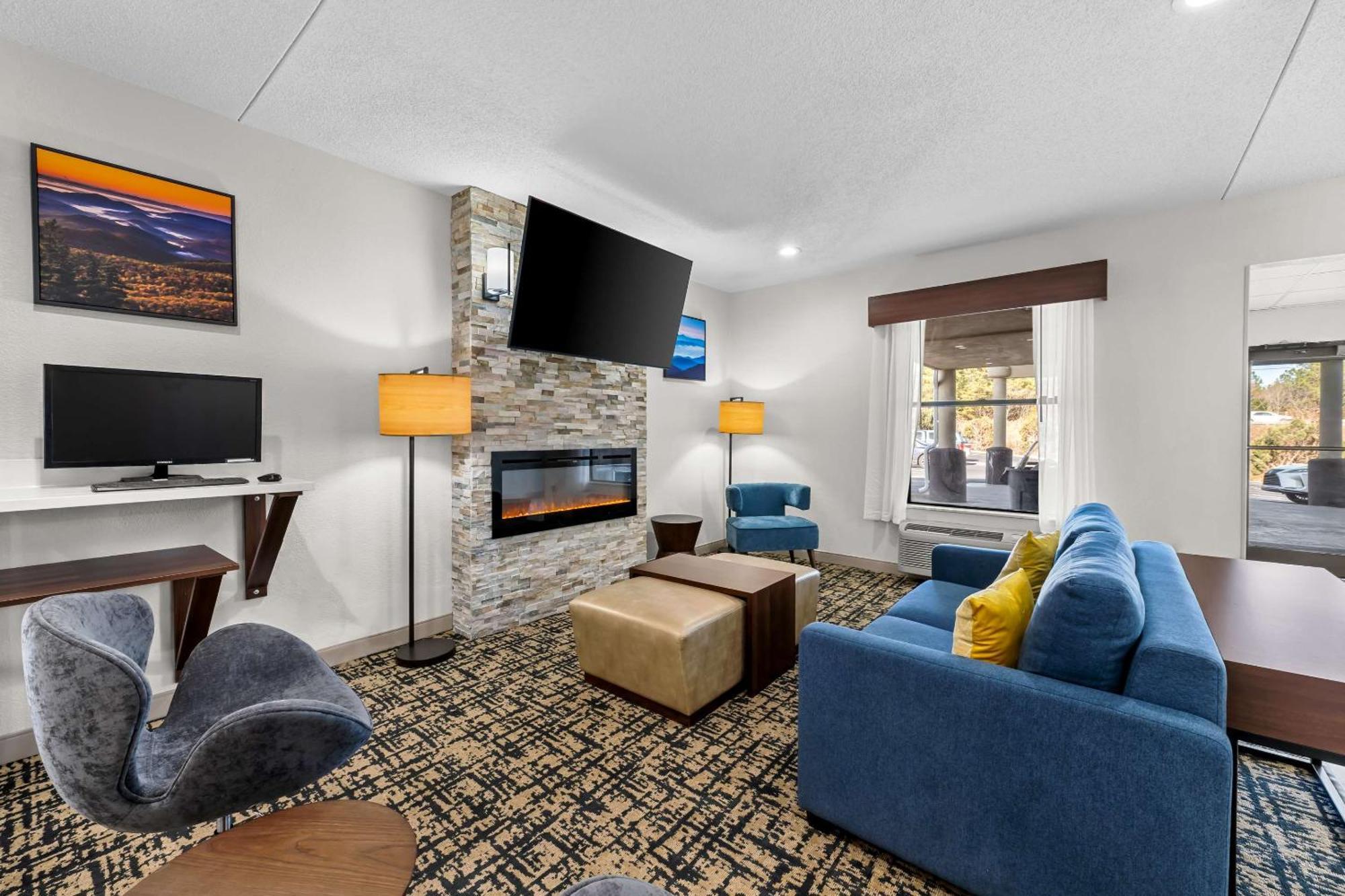 Clarion Pointe Hotel Archdale ภายนอก รูปภาพ