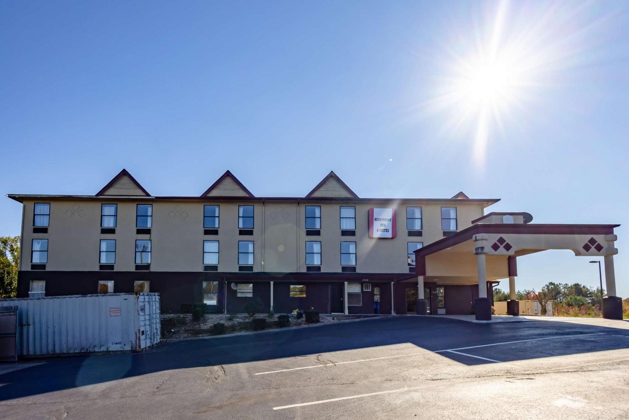 Clarion Pointe Hotel Archdale ภายนอก รูปภาพ