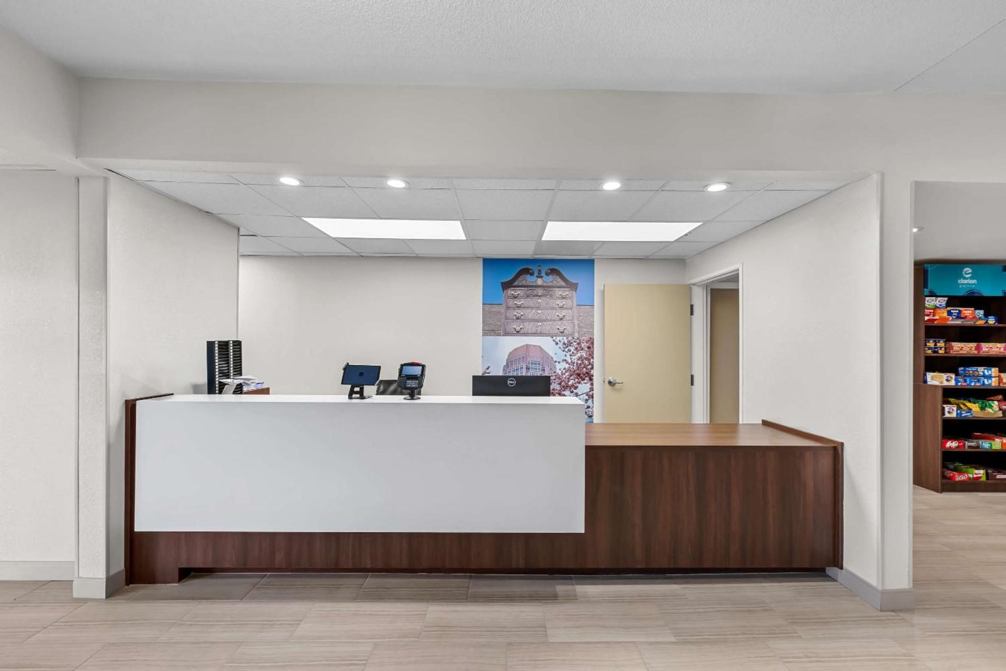 Clarion Pointe Hotel Archdale ภายนอก รูปภาพ