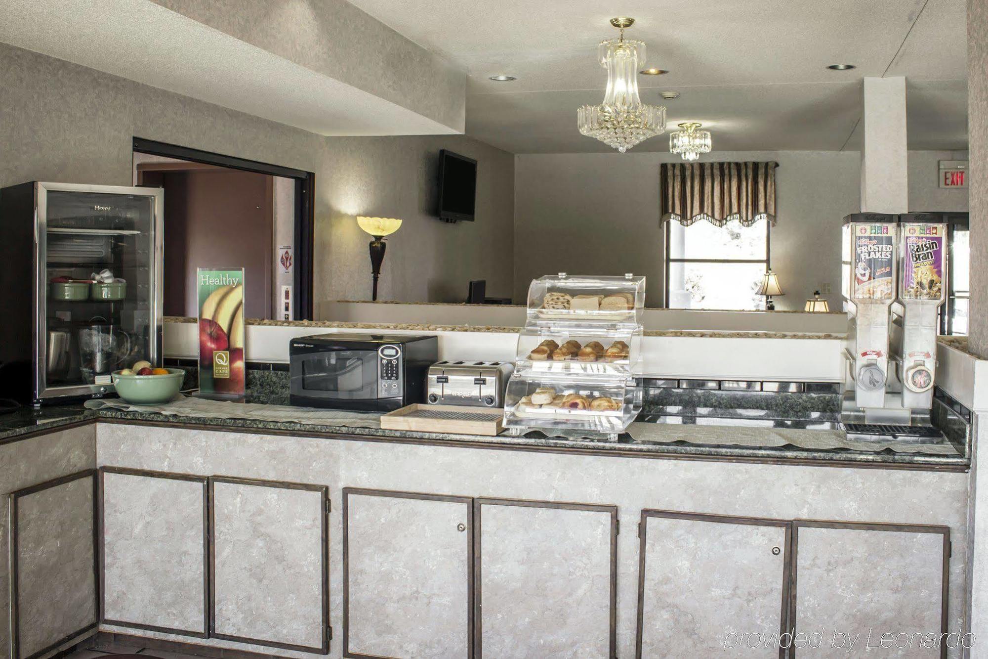 Clarion Pointe Hotel Archdale ภายนอก รูปภาพ