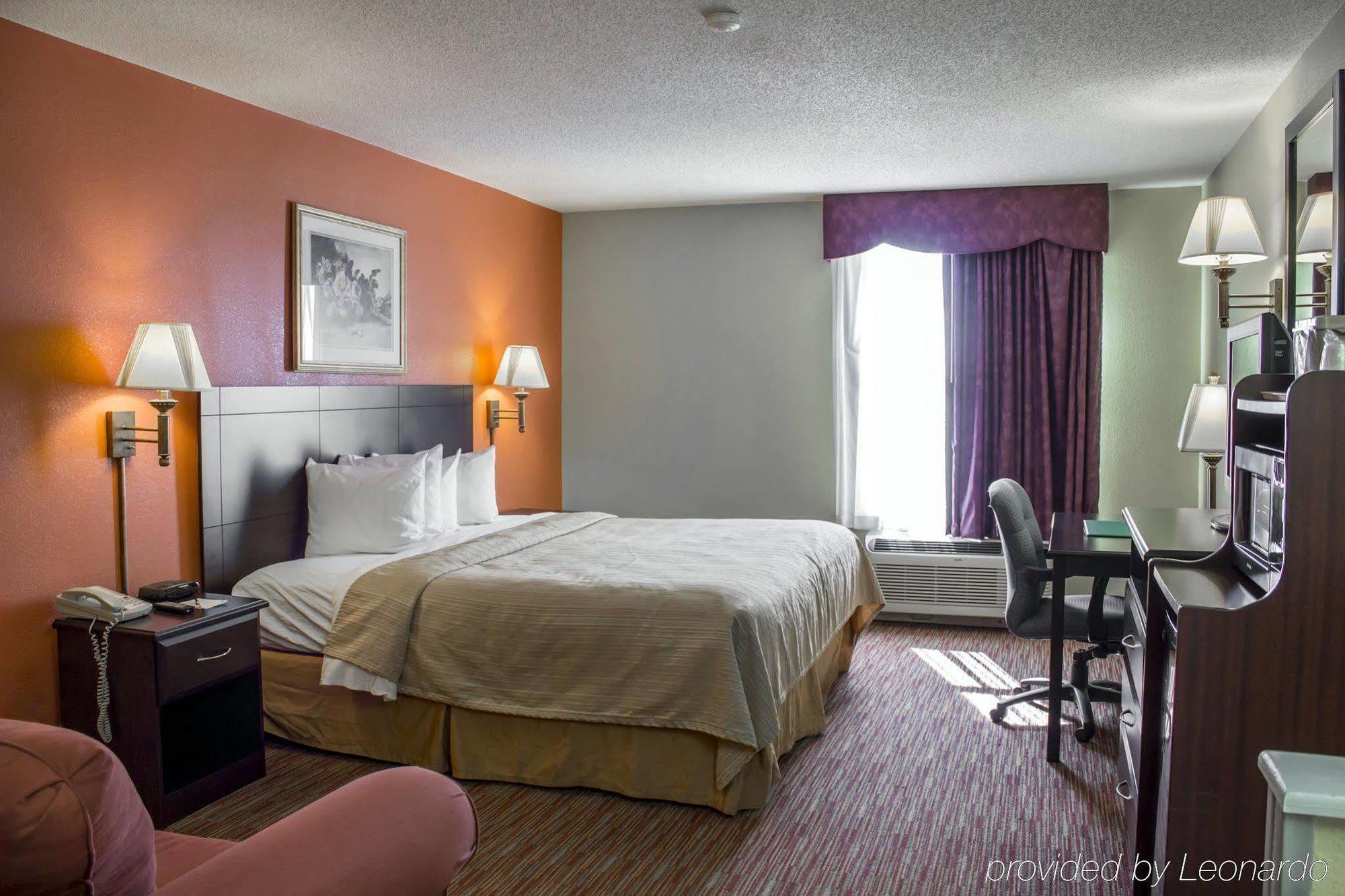 Clarion Pointe Hotel Archdale ภายนอก รูปภาพ