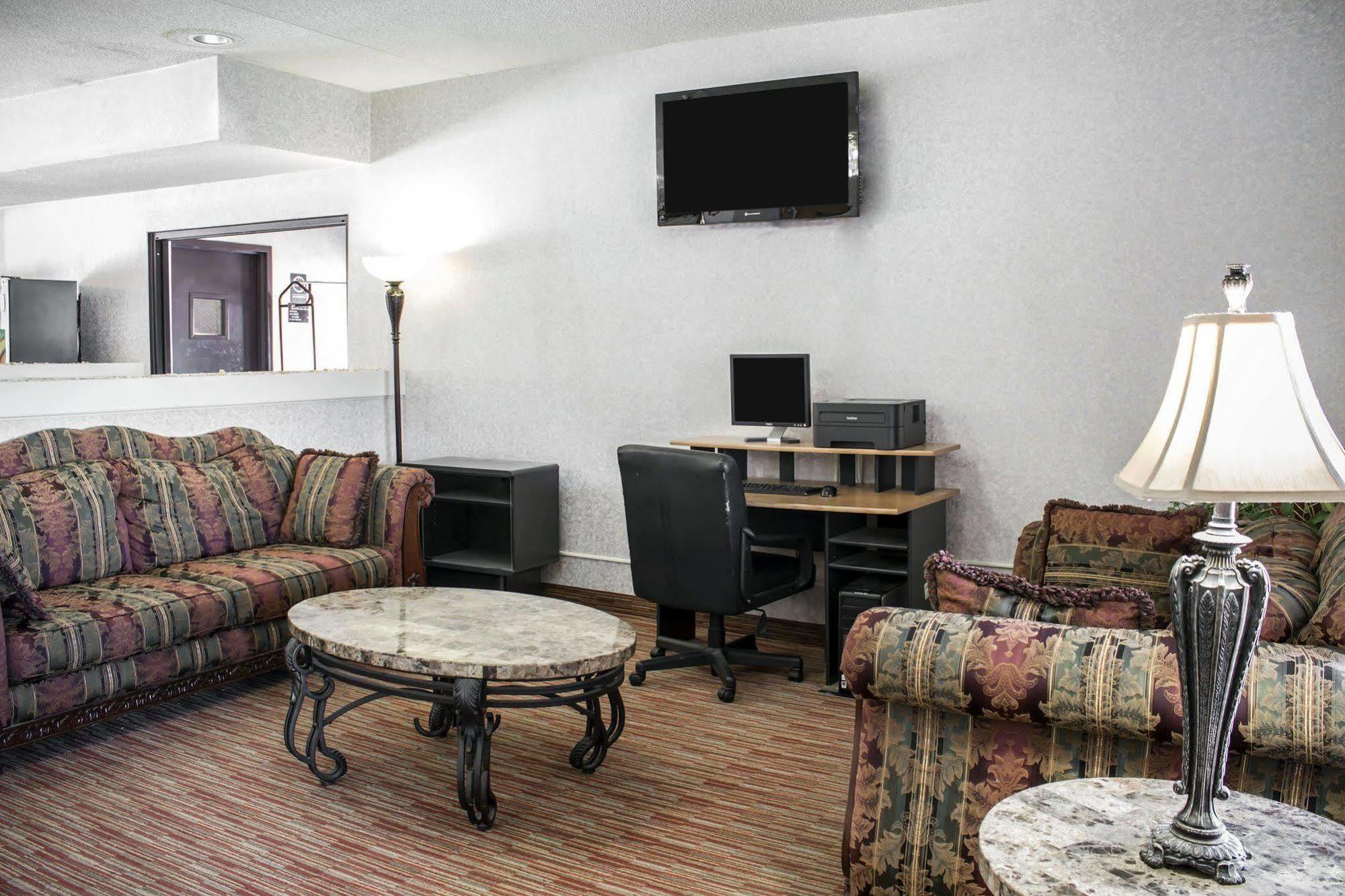 Clarion Pointe Hotel Archdale ภายนอก รูปภาพ