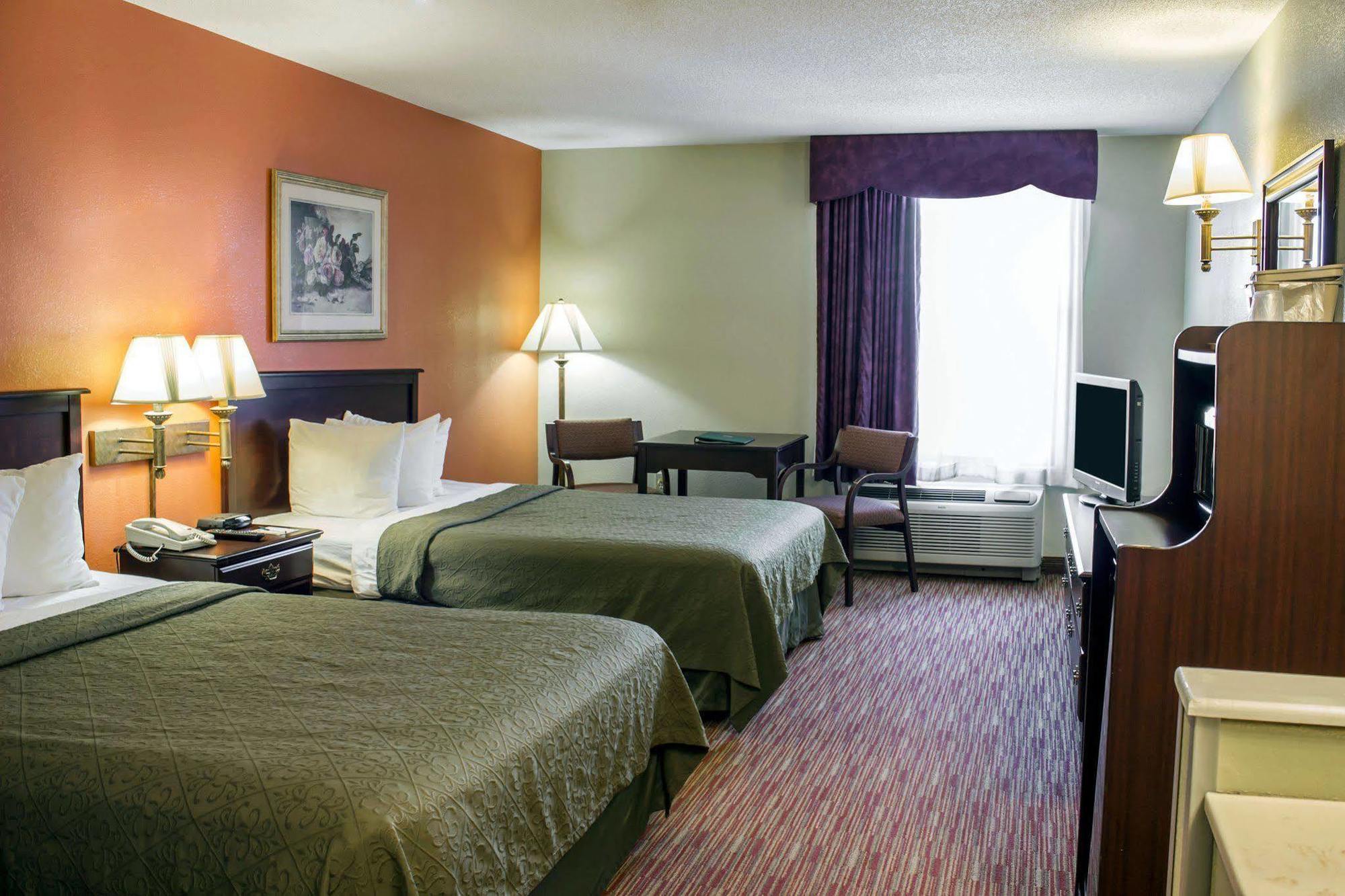 Clarion Pointe Hotel Archdale ภายนอก รูปภาพ